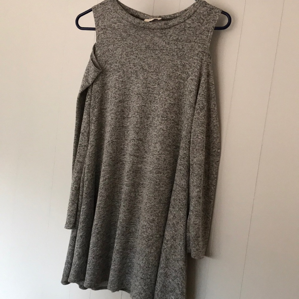 Gray shoulder cut out dress